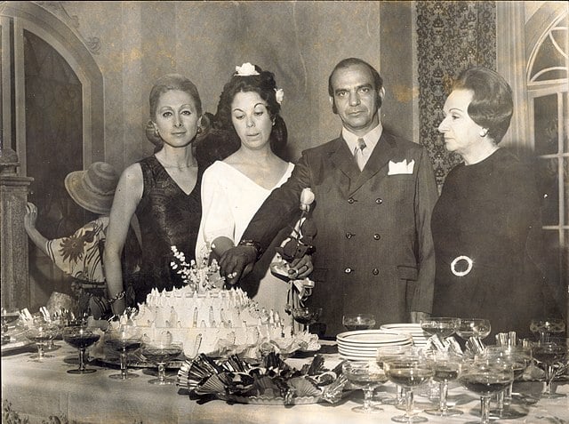 Lima Duarte é considerado um dos maiores atores da história do país. Ele começou a fazer novelas nos anos 1950, ainda pela extinta TV Tupi.  Na foto, ele aparece ao lado de Aracy Balabanian, Lúcia Mello e Dina Lisboa em cena da telenovela 