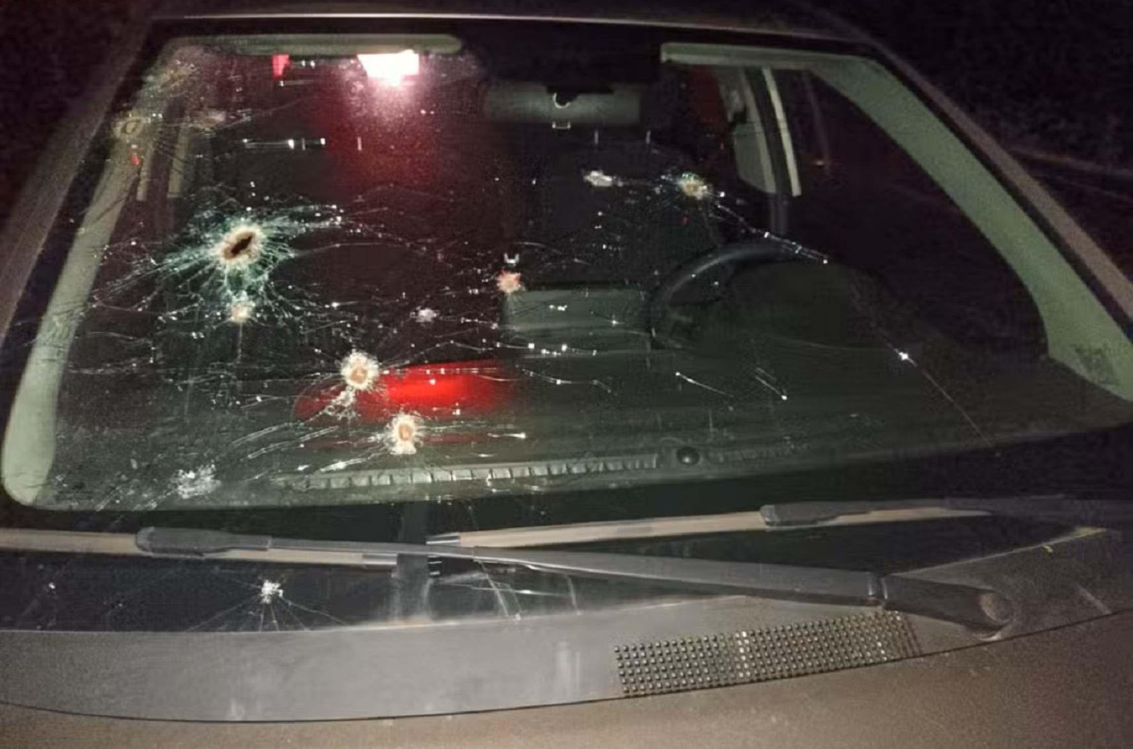 Polícia apreende carro perfurado por tiros na BR-365 em Minas