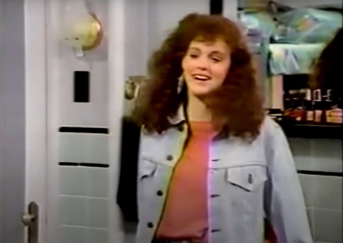 Rebecca Schaeffer - A atriz americana, de 21 anos,  foi morta por Robert Bardo, fã obcecado, que não parava de mandar cartas e de persegui-la.  Ele chegou a contratar detetive para monitorá-la. Em 17/7/1989, ele foi à casa da atriz e ela abriu a porta achando que era um entregador. Ele a matou com um tiro no peito.