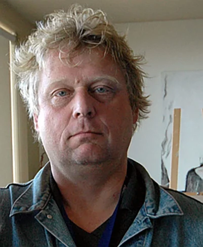 Theo van Gogh - Cineasta holandês, foi morto aos 47 anos, em 2/11/2004, por um terrorista islâmico. Bisneto homônimo de Theo, irmão do pintor Vincent van Gogh, ele era crítico do Islã e apoiava Ayaan Hirsi Ali (defensora dos direitos das muçulmanas).  Foi baleado e esfaqueado a caminho do trabalho.