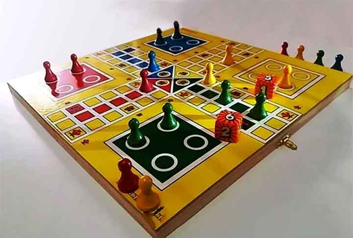 Ludo – Jogo de percurso, onde cada jogador tenta levar suas peças até a 