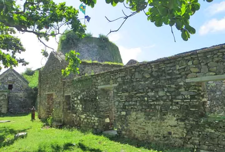 Outro exemplo de construção da época é o sistema de defesa que inclui dez fortificações, sendo chamado de 