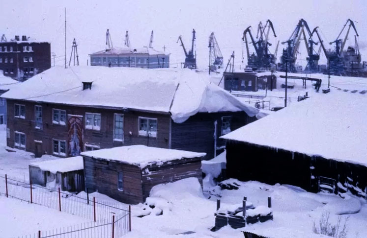 Dudinka (Rússia) - Cidade portuária às margens do rio Ienissei, ocupa 105 km², a 2.800 km de Moscou. Tem 21 mil habitantes.