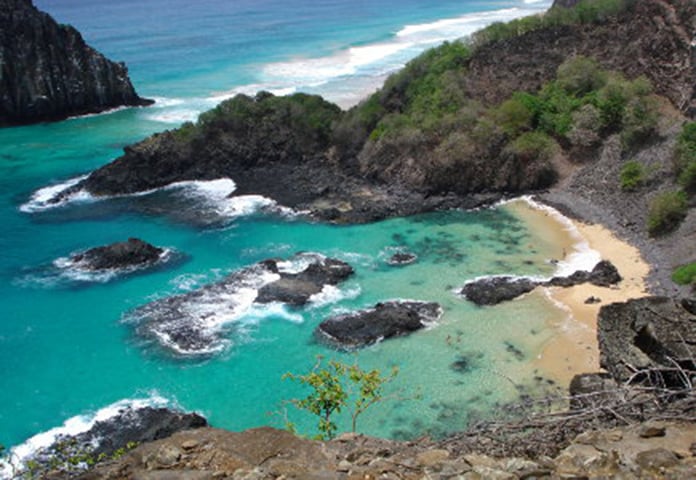 A ilha voltou a fazer parte de Pernambuco após a promulgação da Constituição de 1988, que encerrou o status de Território Federal de Fernando de Noronha.