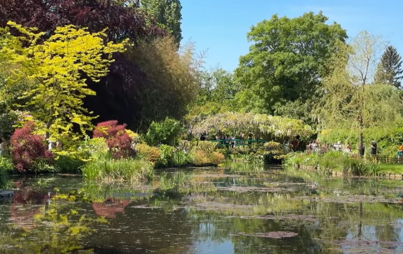 A casa e os jardins de Giverny se tornaram seu local de trabalho e também um ponto de peregrinação para outros artistas e admiradores de sua arte.