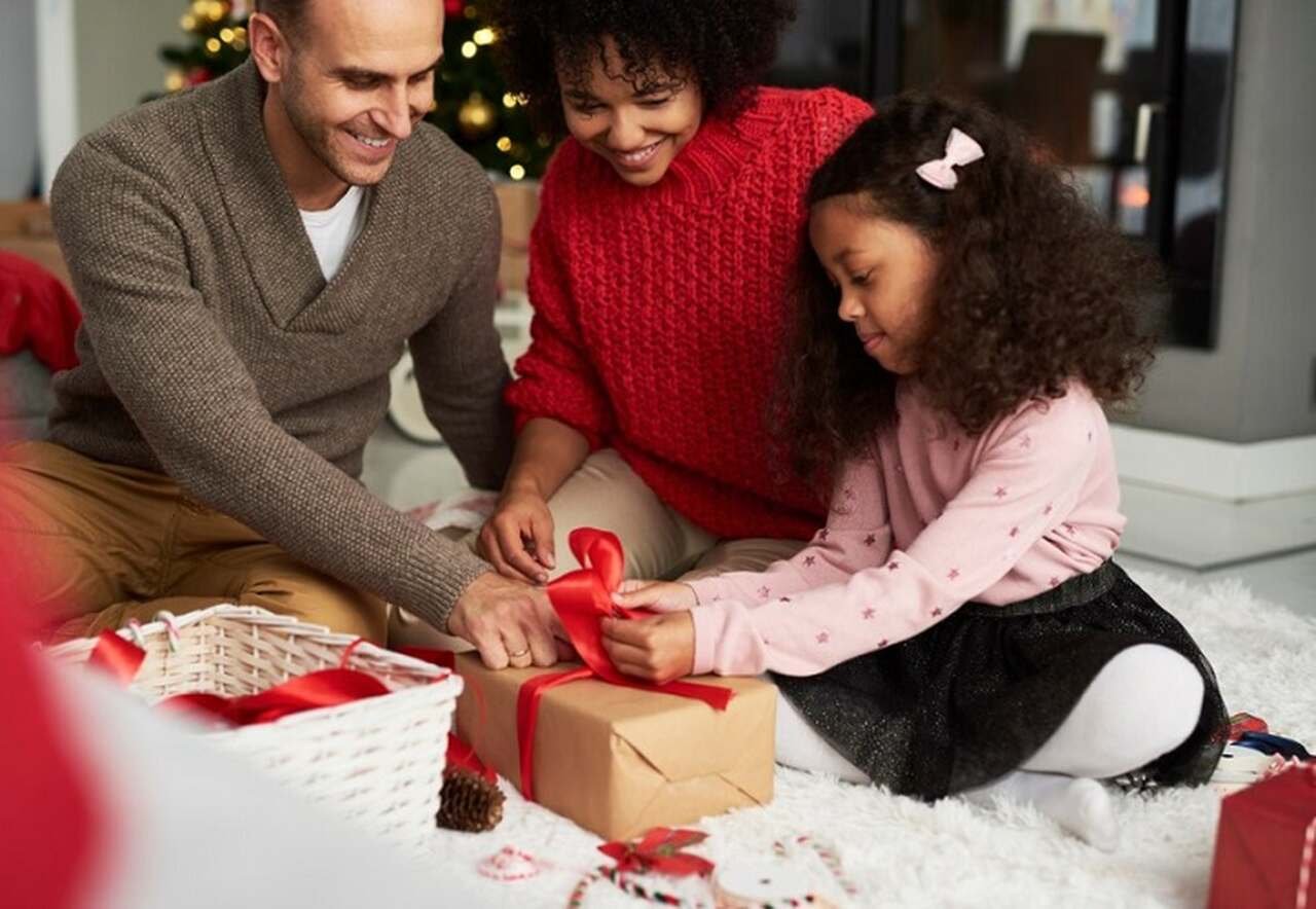 A popularidade de São Nicolau, como protetor das crianças e patrono dos presentes, evoluiu ao longo dos séculos, até se tornar uma das figuras mais reconhecidas do mundo, especialmente durante o Natal.