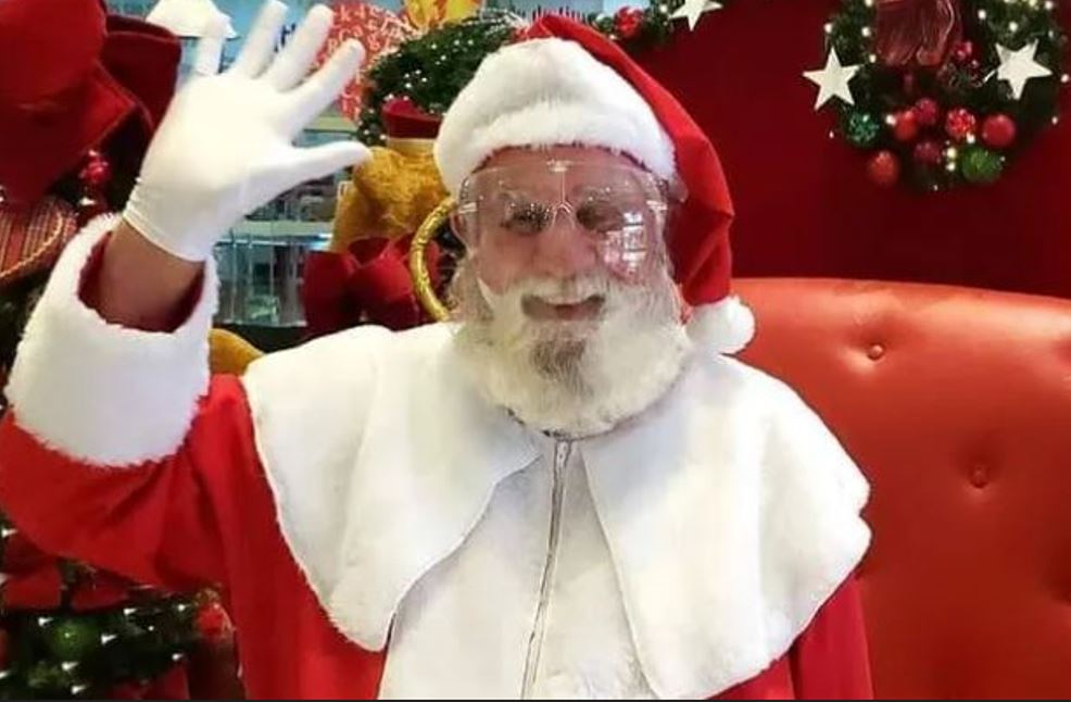 No entanto, foi só no século XIX, nos Estados Unidos, que a figura do Papai Noel como um homem rechonchudo, com roupas vermelhas e barba branca, ganhou o formato que conhecemos hoje.