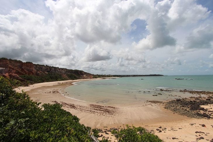 Falésias do Litoral Sul: Ficam localizadas no município de Conde, na Paraíba. O local é conhecido por praias paradisíacas que ficam no entorno, como a Praia do Coqueirinho e a Praia de Tabatinga (foto).