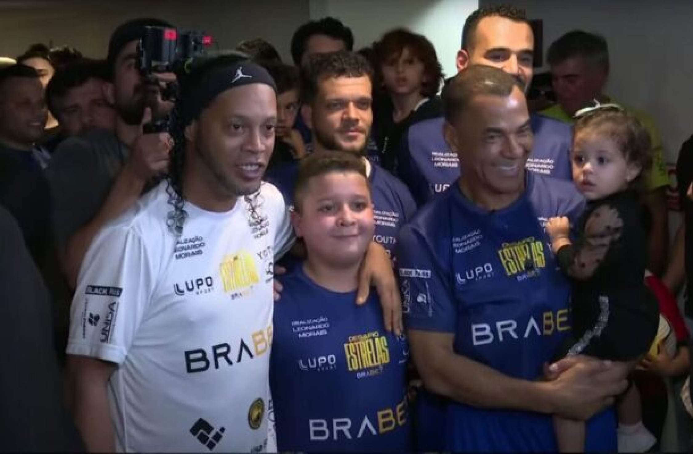 Cafu vence Ronaldinho Gaúcho em Desafio das Estrelas no Pacaembu