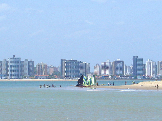 O levantamento alerta que nadar em praias com água imprópria para o banho pode acarretar problemas de saúde, principalmente na pele, pelo contato com as impurezas, ou no estômago, quando a pessoa engole água do mar. 