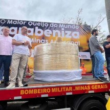 Minas celebra reconhecimento da Unesco com queijo de duas toneladas - Edésio Ferreira/EM/D.A/Press