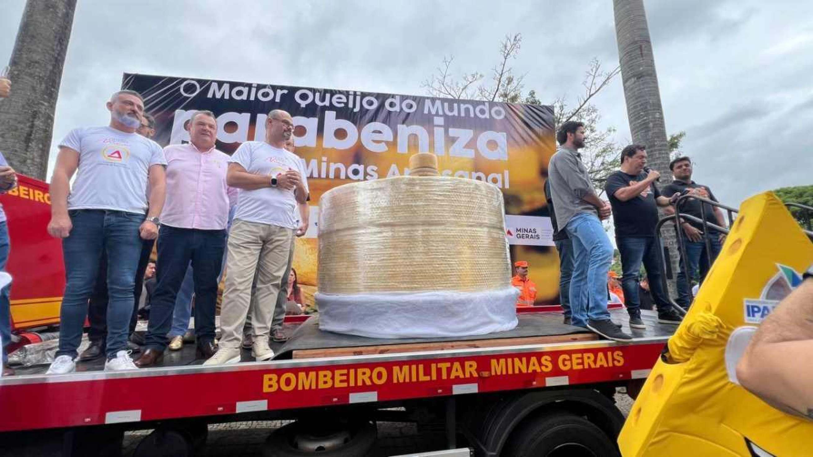 Minas celebra reconhecimento da Unesco com queijo de duas toneladas