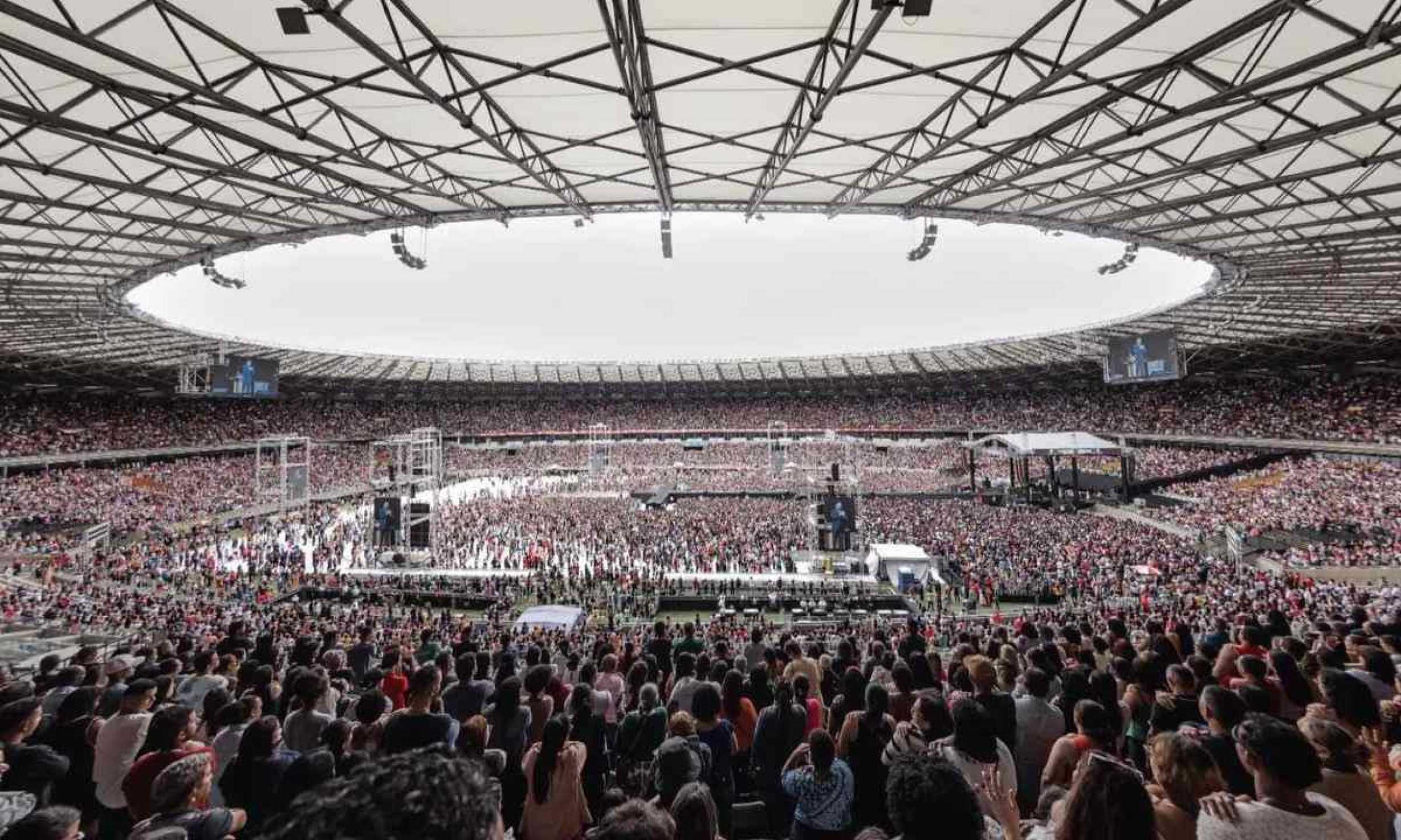 Evento religioso bate recorde de público no Mineirão; veja números