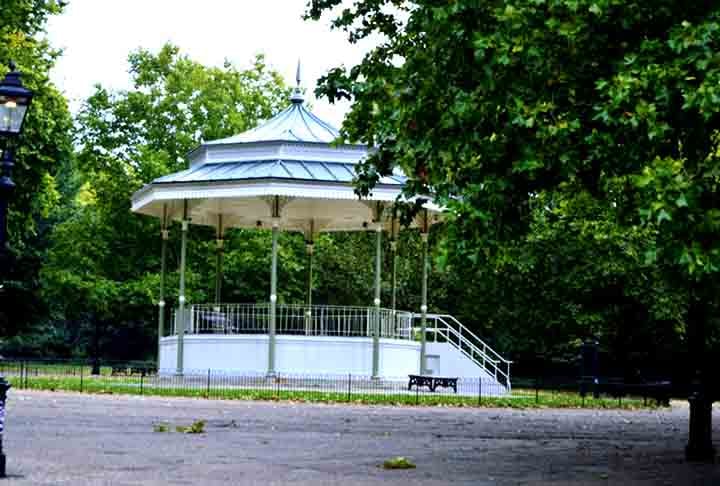 Reino Unido: Utilizados:  Há gazebos no Hyde Park, em Londres, e no Kew Gardens, também na capital inglesa. 
