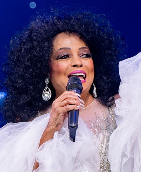 A cantora ainda é mãe de cinco filhos, incluindo a atriz Tracee Ellis-Ross, estrela do seriado Black-ish (2014-2022), um sucesso da TV americana. 
