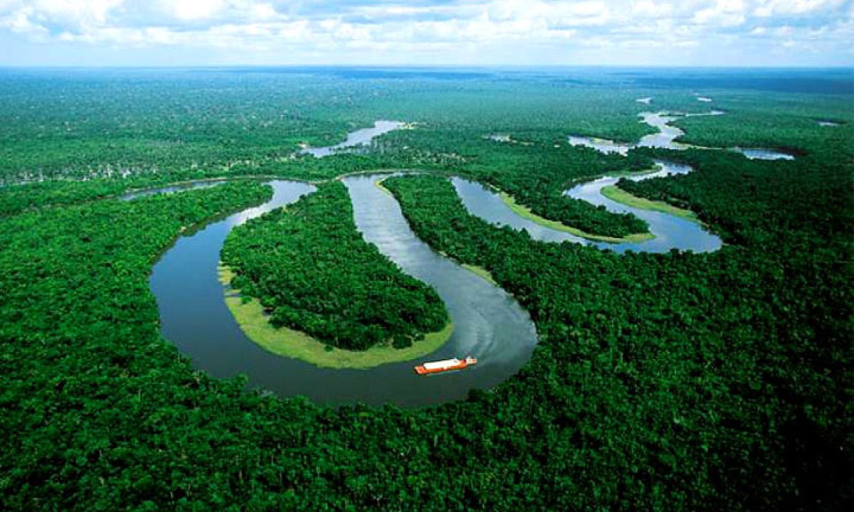 1º - Rio Amazonas – Maior curso de água do território brasileiro e segundo do mundo, com 6.937 km de comprimento. Sua nascente está situada na parte peruana da Cordilheira dos Andes e o rio desemboca no Oceano Atlântico.  -  (crédito: Claudia Torres - Flickr)