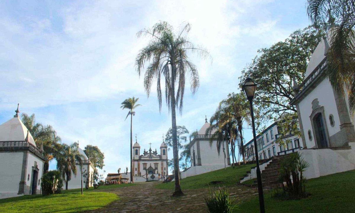 O acervo das capelas, junto aos 12 profetas em pedra-sabão, também de Aleijadinho, 
grande destaque no adro do Santuário Basílica do Senhor Bom Jesus de Matosinhos, foi reconhecido, em 1985, Patrimônio Mundial da HUmanidade pela Unesco -  (crédito: HUGO CORDEIRO/PREFEITURA DE CONGONHAS/DIVULGAÇÃO)