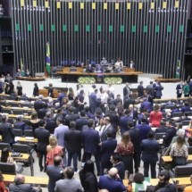 O desafio da semana do Planalto: aprovar o pacote e se esquivar de bolas nas costas - Platobr