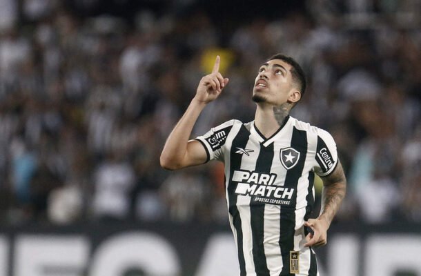 17) HUGO (lateral-esquerdo) - Valorizou. Subiu de 3 milhões de euros (R$ 19 milhões) para 4 milhões (R$ 25,3 milhões) - Foto: Vitor Silva/Botafogo