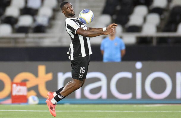 27) BASTOS (zagueiro) - Valorizou. Subiu de 800 mil euros (R$ 5 milhões) para 1 milhão (R$ 6,3 milhões) - Foto: Vitor Silva/Botafogo