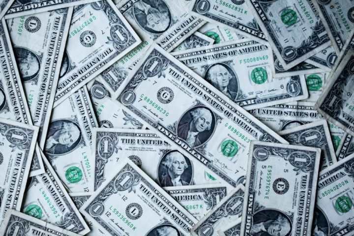 Dólar salta para patamar de R$ 6,20, mesmo com dois leilões de US$ 3,287 bilhões feitos pelo BC