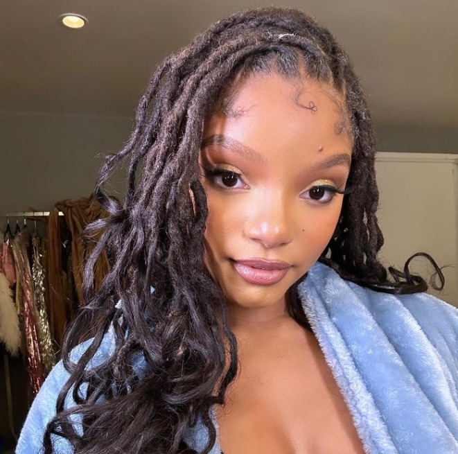 Halle Bailey - Nascida em em 27 de março de 2000, em Atlanta, Georgia, ela é atriz e cantora. Ficou conhecida por interpretar Ariel no live-action de 