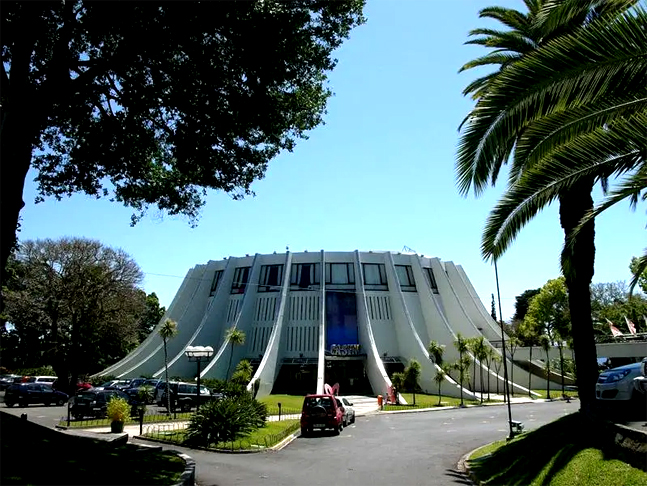 Cassino de Madeira (Portugal) - O cassino inaugurado em 1979 fica em Funchal, na Ilha da Madeira, e também tem casa de shows e restaurante. 