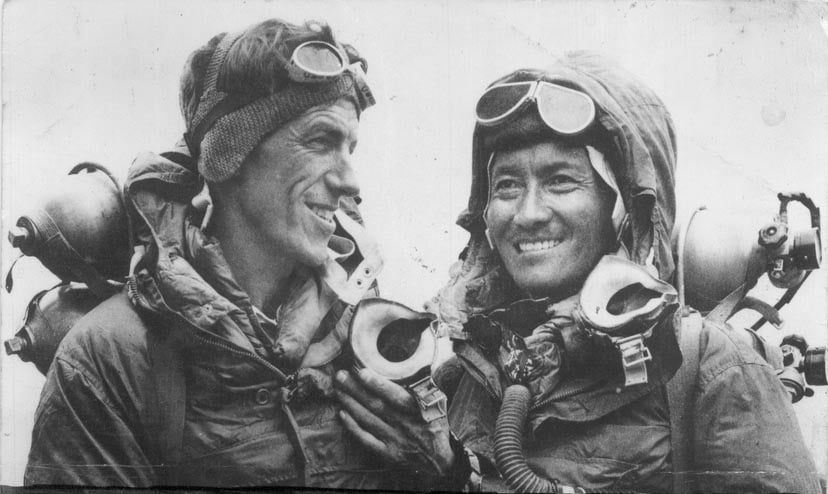 HÃ¡ pouco mais de 50 anos, em 29 de maio de 1953, o neozelandÃªs Edmund Hillary e o guia nepalÃªs Sherpa Tenzing Norgay foram os primeiros aventureiros a completar a escalada do Everest com sucesso