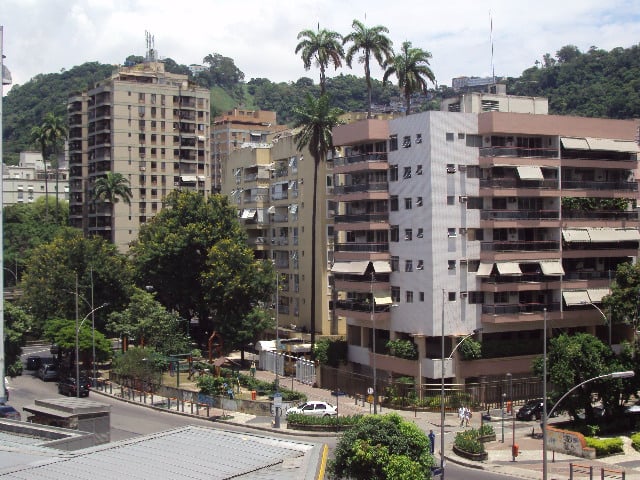 Carlinhos foi sequestrado dentro de sua casa na rua Alice, bairro das Laranjeiras, na zona sul do Rio de Janeiro.