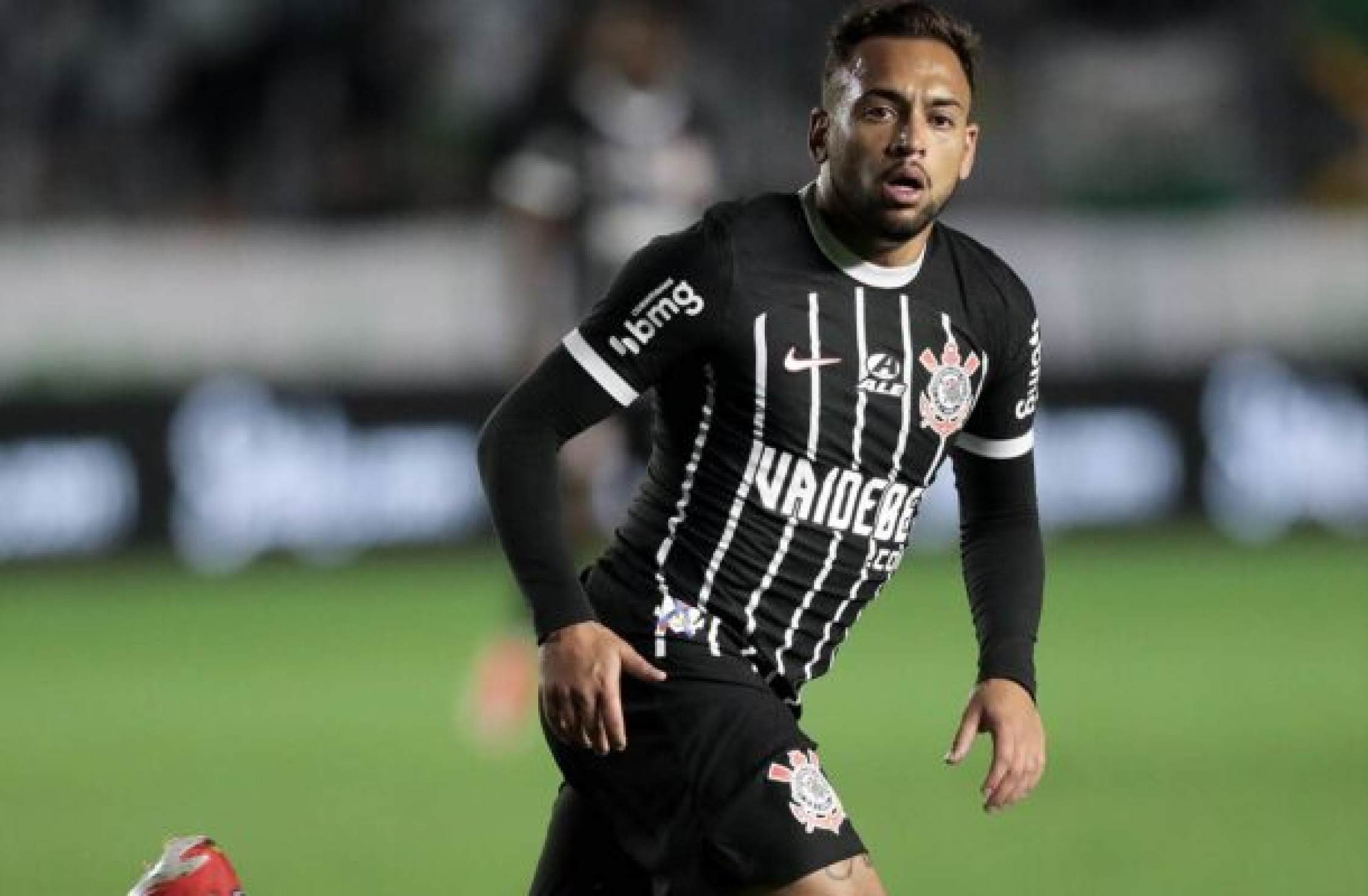 Corinthians se alinha com Maycon e busca novo empréstimo