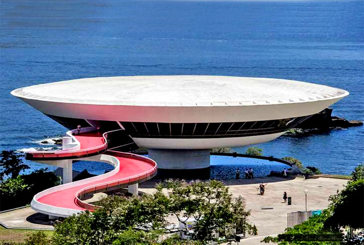 Foram necessários cinco anos para erguer a estrutura de quatro pavimentos, em uma praça de 2.500 m².  O museu tem vasto acervo de obras de arte modernas e promove atividades educacionais.  
