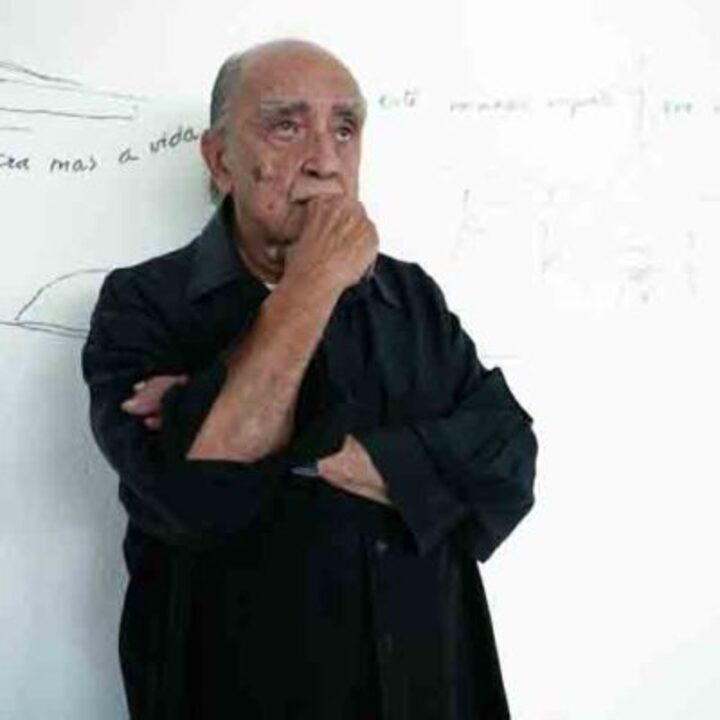 O projeto do aquário foi desenhado por Oscar Niemeyer (1907 - 2012) e Jair Valera. Esse foi um dos últimos trabalhos da vida de Niemeyer, um dos mais famosos arquitetos brasileiros. A obra será construída no bairro da Barra Maricá.