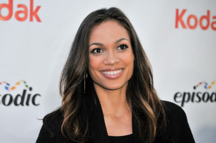 Rosario Dawson - Atriz, produtora, cantora, compositora, escritora e ativista americana. Nasceu em 9 de maio de 1979, em Nova York.