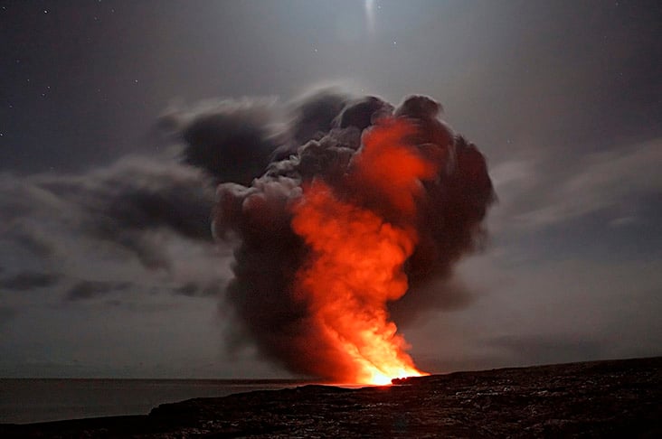 Devido aos movimentos agitados do magma nas profundezas da Terra, esses vulcões podem liberar grandes quantidades de dióxido de carbono ao longo de milhares de anos.