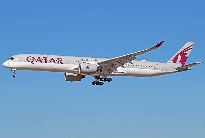 A Qatar Airways, que estava em segundo lugar em 2023, assume o topo da lista, como a melhor companhia aérea do mundo.  Fundada em 1993, opera desde 1997. Sediada em Doha, no Catar. Tem 265 aviões. 