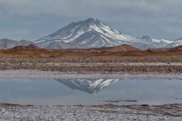 Um estudo divulgado pelo MapBiomas mostra que quase metade das geleiras da Cordilheira dos Andes desapareceu nos últimos 30 anos. Na prática, a dimensão da área passou de 2.429,38 km2 para 1.409,11 km2 em três décadas.