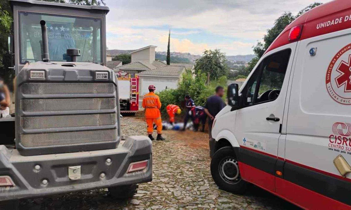 A circunstância e a causa do acidente serão apuradas pela Polícia Civil -  (crédito: Corpo de Bombeiros/Divulgação)