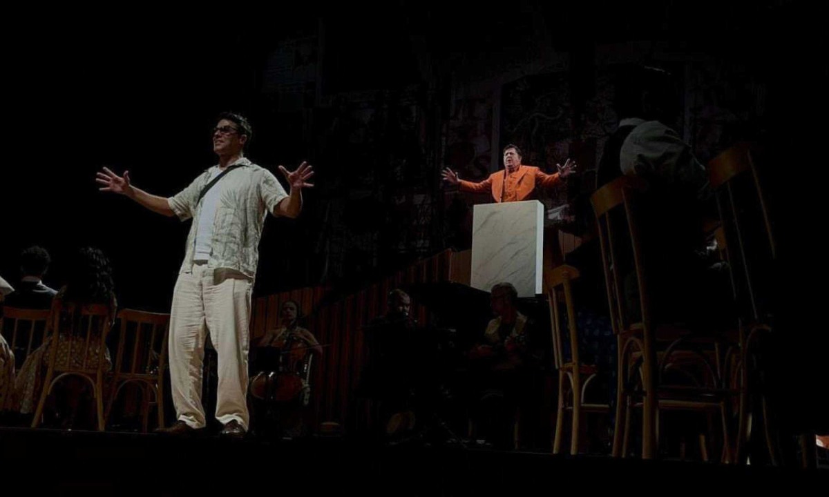 Cláudio Lins (Fabiano) e Stepan Nercessian (Assis Chateaubriand) na prévia do musical "Chatô e os Diários Associados - 100 anos de uma paixão", no Teatro Copacabana Palace -  (crédito: Helvécio Carlos/EM/D.APress)