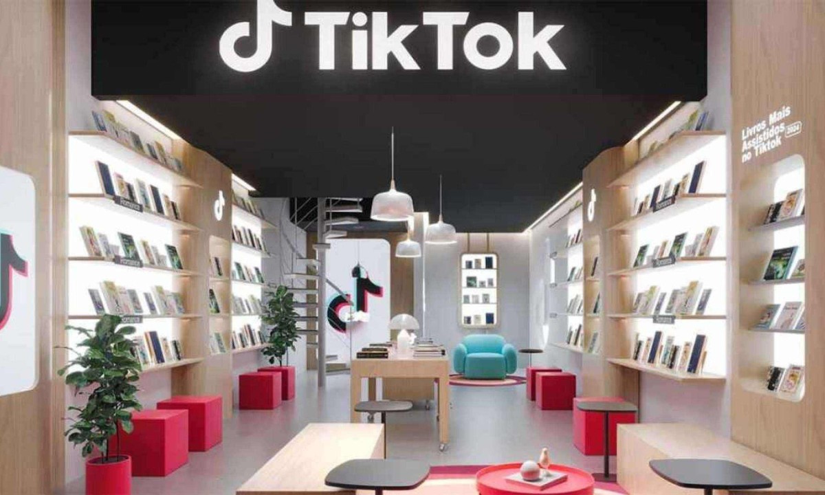 Livraria dos Mais Assistidos, ação temporária de marketing do TikTok em São Paulo e que distribui livros para a população, causou filas de dez horas  -  (crédito: TikTok/Divulgação)