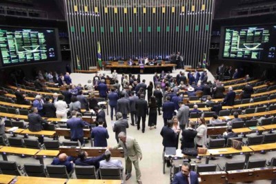 Deputados aprovaram o projeto na sessão do Plenário

 -  (crédito: Vinicius Loures/Câmara dos Deputados )