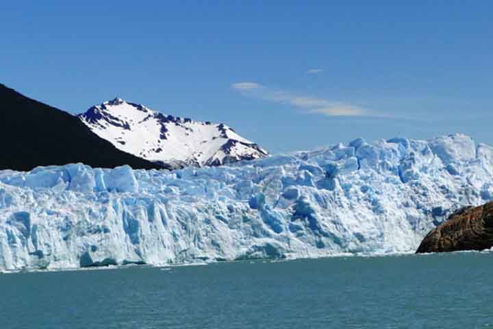 A Upsala é uma geleira que cobre um vale composto e alimentado por vários glaciares, no Parque Nacional Los Glaciares, Argentina. O seu nome se deve ao fato da Universidade de Uppsala, da Suécia, ter realizado o primeiro levantamento da região no século XX.