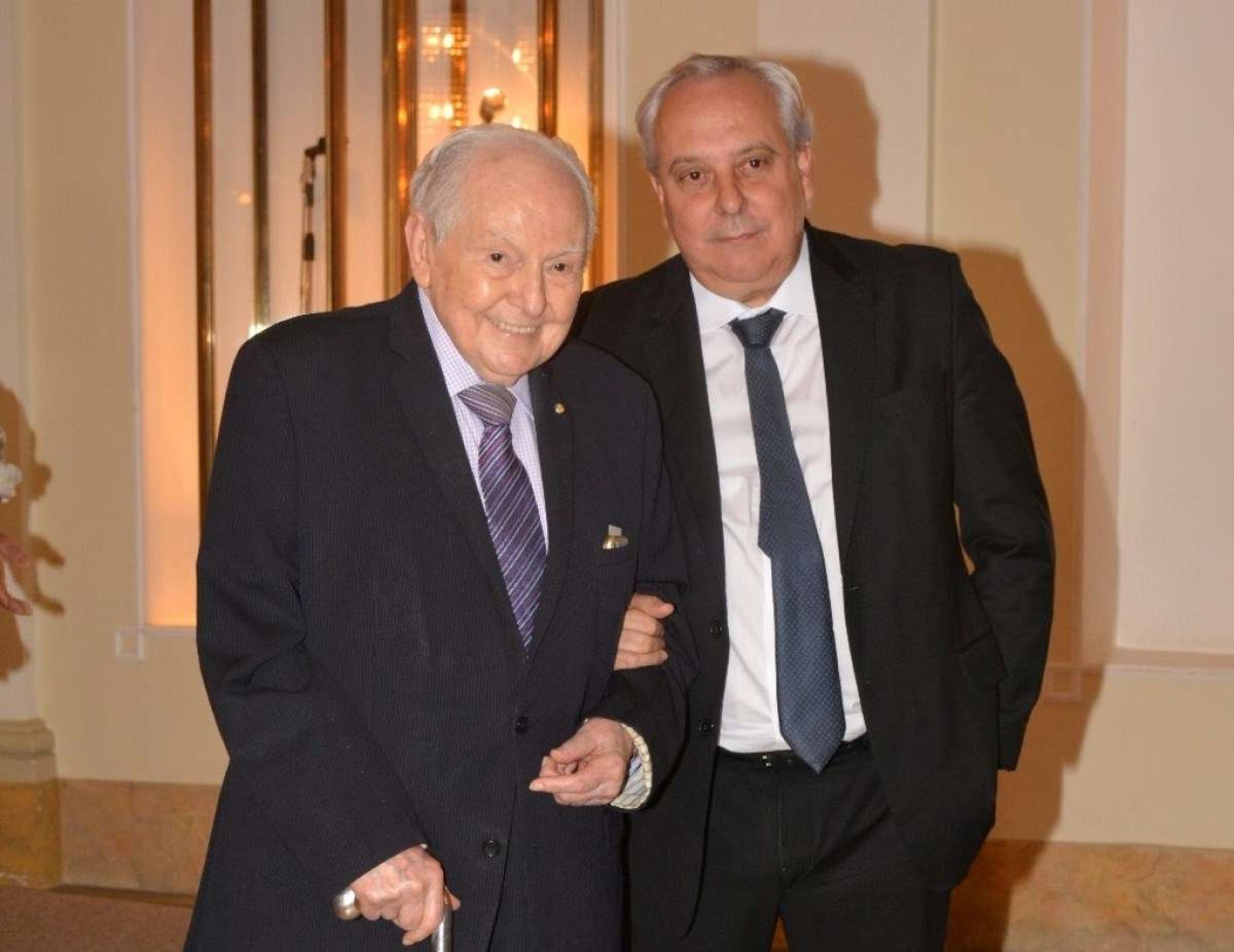  Bernardo Cabral, ex-senador e ex-ministro da Justiça, com Josemar Gimenez, presidente dos Associados, no pocket show apresentado no Teatro Copacabana Palace