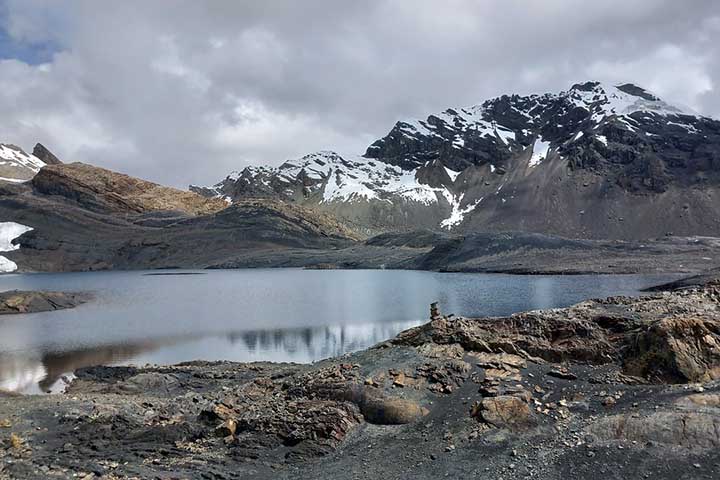 O Nevado Pastoruri é uma montanha de 5240 metros de altitude, de onde começa a geleira de mesmo nome, que está derretendo e se transformando em um lago aos pés da montanha. A previsão para que o Glaciar Pastoruri suma de vez é de cerca de 10 anos.