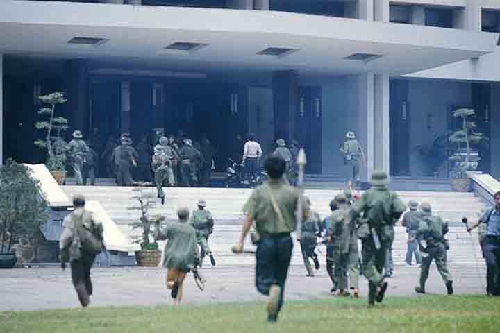 Em 1976, ano seguinte à tomada de Saigon, o governo vietnamita rebatizou a cidade como Ho Chi Minh, em homenagem ao líder comunista morto em 1969. 

