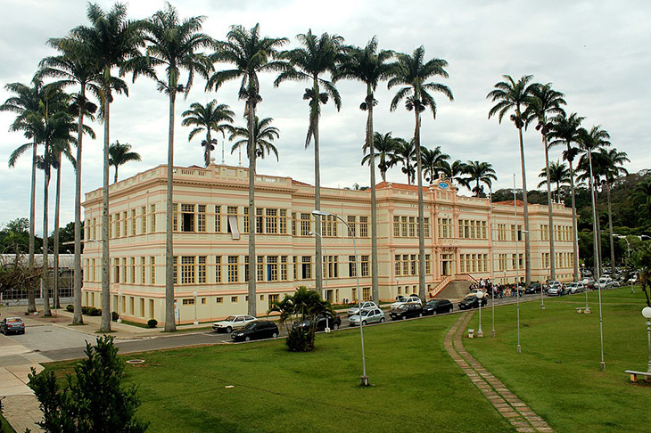  Minas Gerais seria dividido para a criação do Estado do Triângulo.