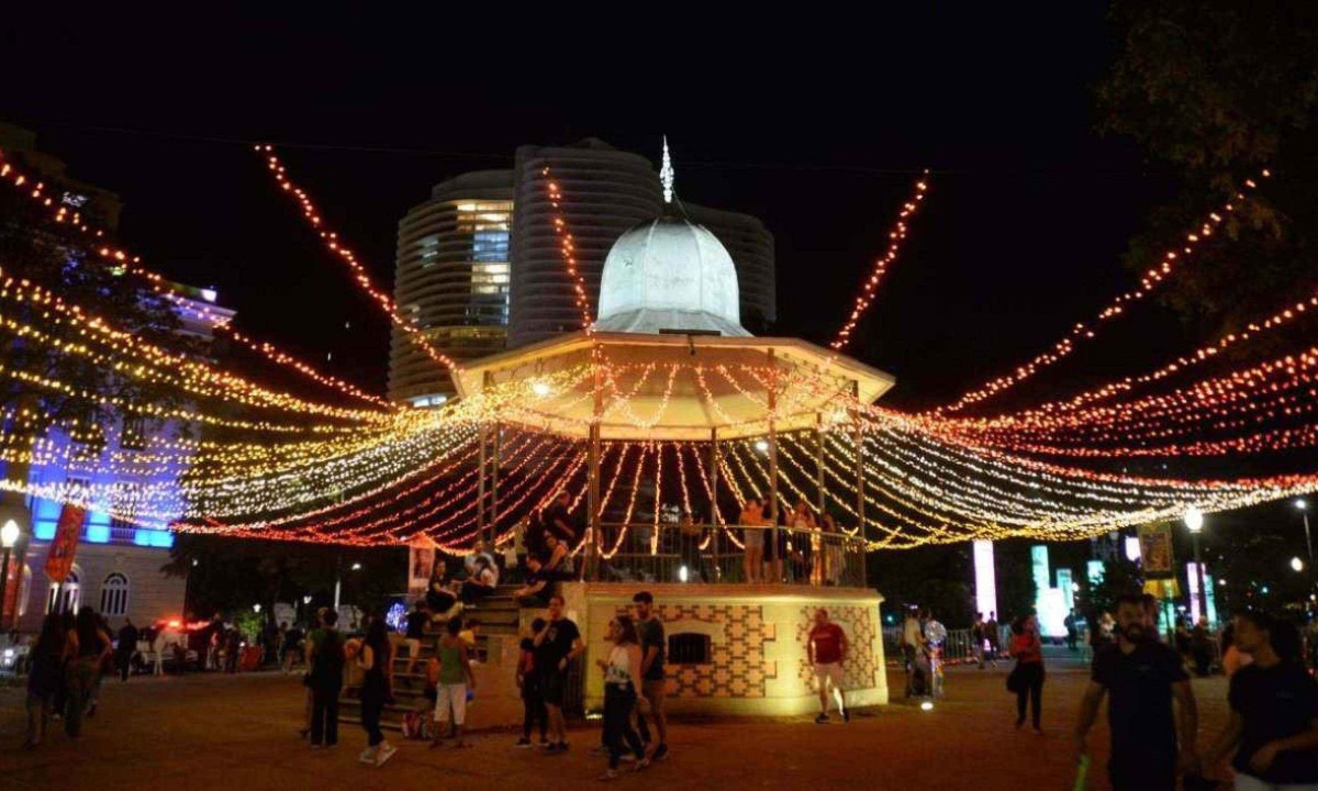Natal na Praça da Liberdade terá distribuição de cosméticos -  (crédito: Tulio Santos/EM/D.A.Press)