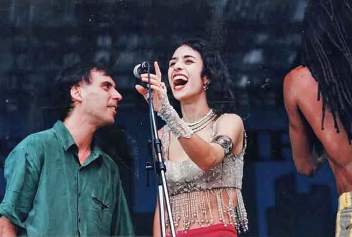 Em 2002, a cantora lançou seu sexto álbum, em parceria com Arnaldo Antunes e Carlinhos Brown. O trio adotou o nome de Tribalistas. A venda do CD alcançou a marca de 1,5 milhão de cópias no Brasil, alçado pelas canções 