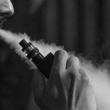 Cigarro eletrônico é igual ao tradicional, só muda a roupagem, diz cardiologista - sarahjohnson1 pixabay
