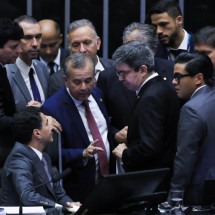 Governo espera aprovação do corte de gastos, mas Haddad ainda busca apoio