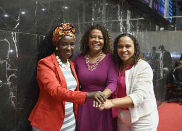 Deputadas Andréia de Jesus (PT), Leninha (PT) e Ana Paula Siqueira (Rede), autoras do Projeto de Lei (PL) 817/23, que institui o Estatuto da Igualdade Racial no Estado -  (crédito: Maitê Gugel Rosa/ALMG)